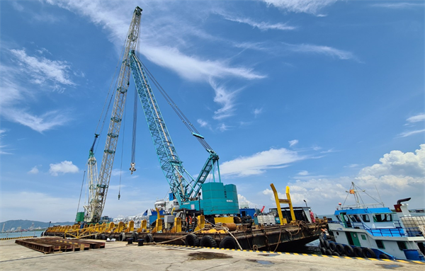 Cung cấp dịch vụ tổ hợp, thử tải, Roll on, seafastening và lashing cẩu 600T + 250T  trên sà lan biển OEI 02 phục vụ các dự án Điện gió nhà thầu Vestas Wind Technology PTE. LTD.