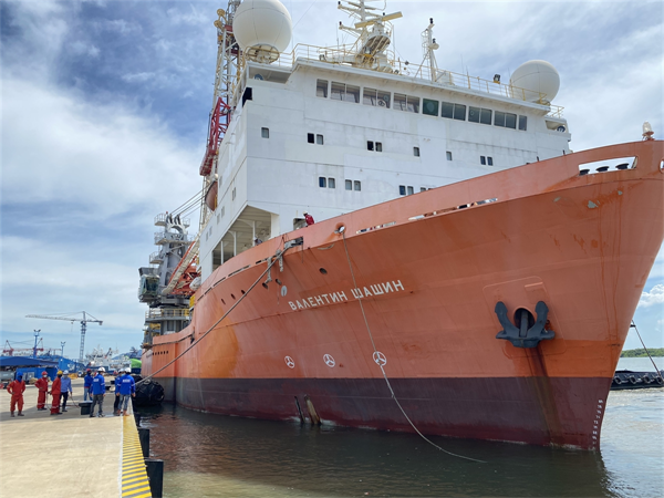 Cung cấp dịch vụ cầu cảng cho tàu DEEP VENTURE (LOA = 149.4M)