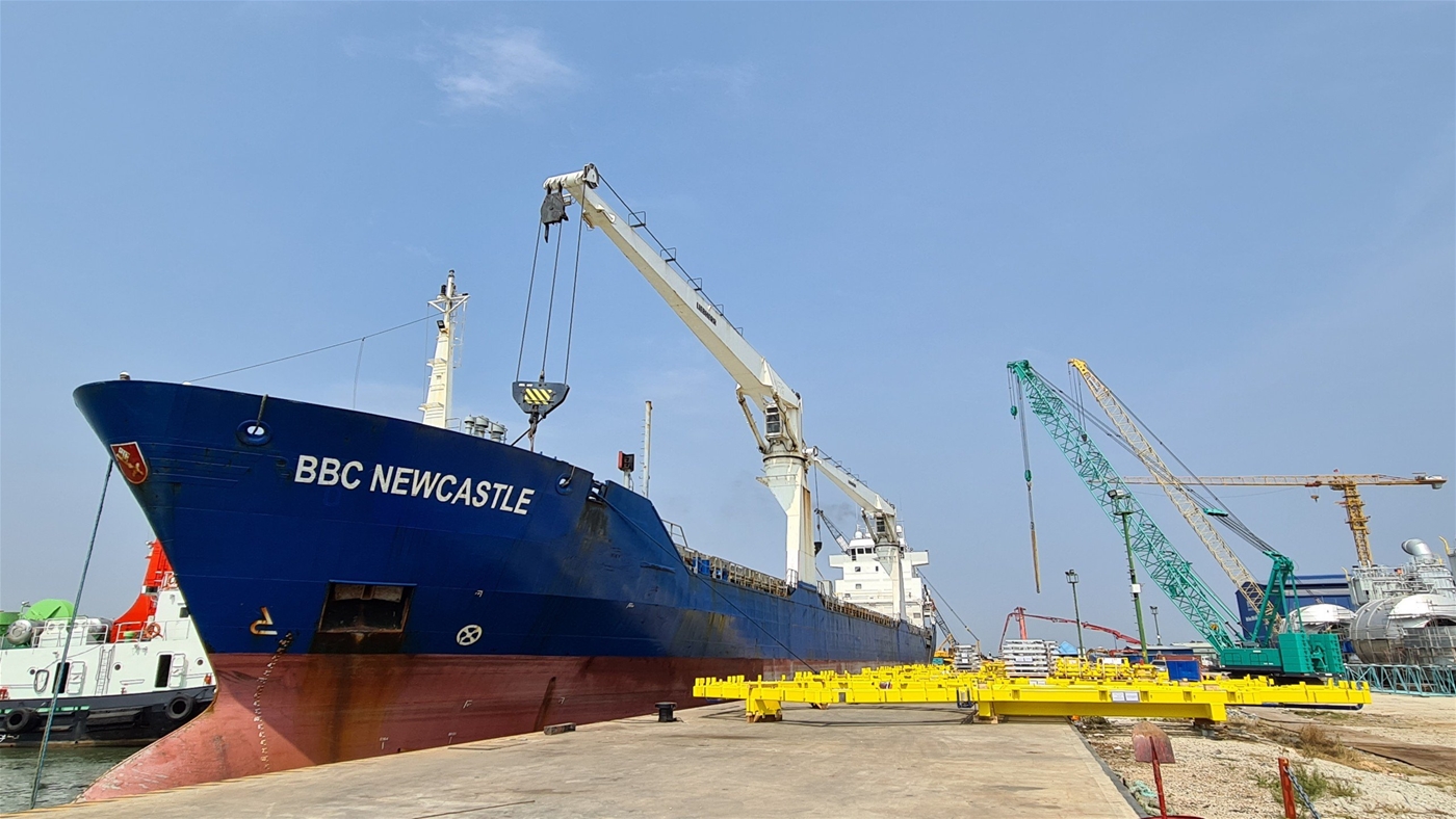 Provide of manpower, equipment and loadout service for 08 sets of Boat Landing on BBC NewCastle vessel at Dong Xuyen Port for foreign export