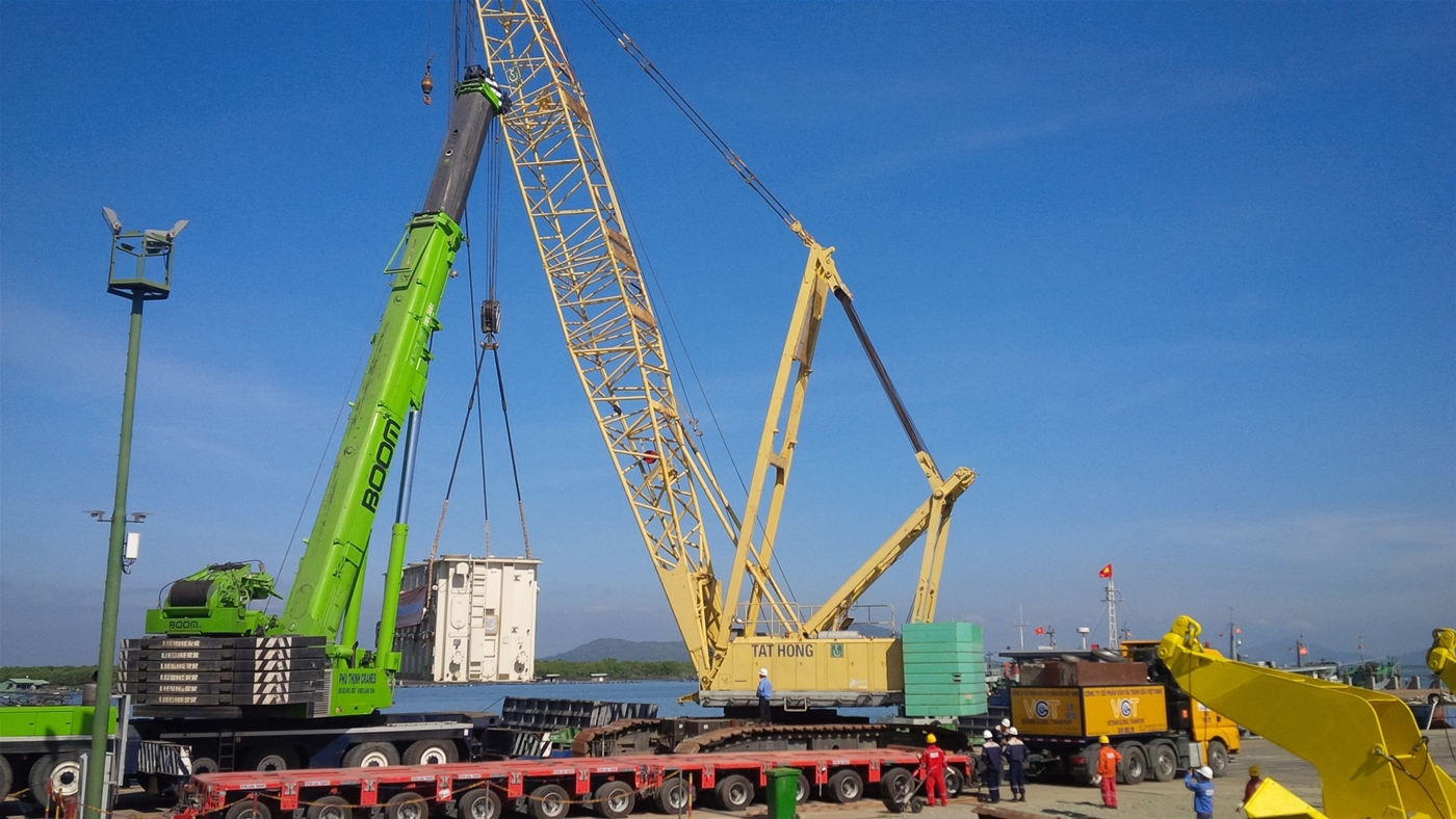 Cung cấp nhân lực, phương tiện, thiết bị và dịch vụ cầu cảng phục vụ bốc xếp 03 cụm Máy biến áp - Tổng trọng lượng 393T (131T/ea) tại Cảng Đông Xuyên