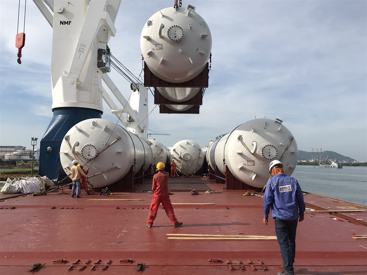 Provision of Manpower, Equipment and Port Services for Loadout 25 Bulk Tanks - Fairweather Tanks Project - Total weight 840T at Dong Xuyen Port
