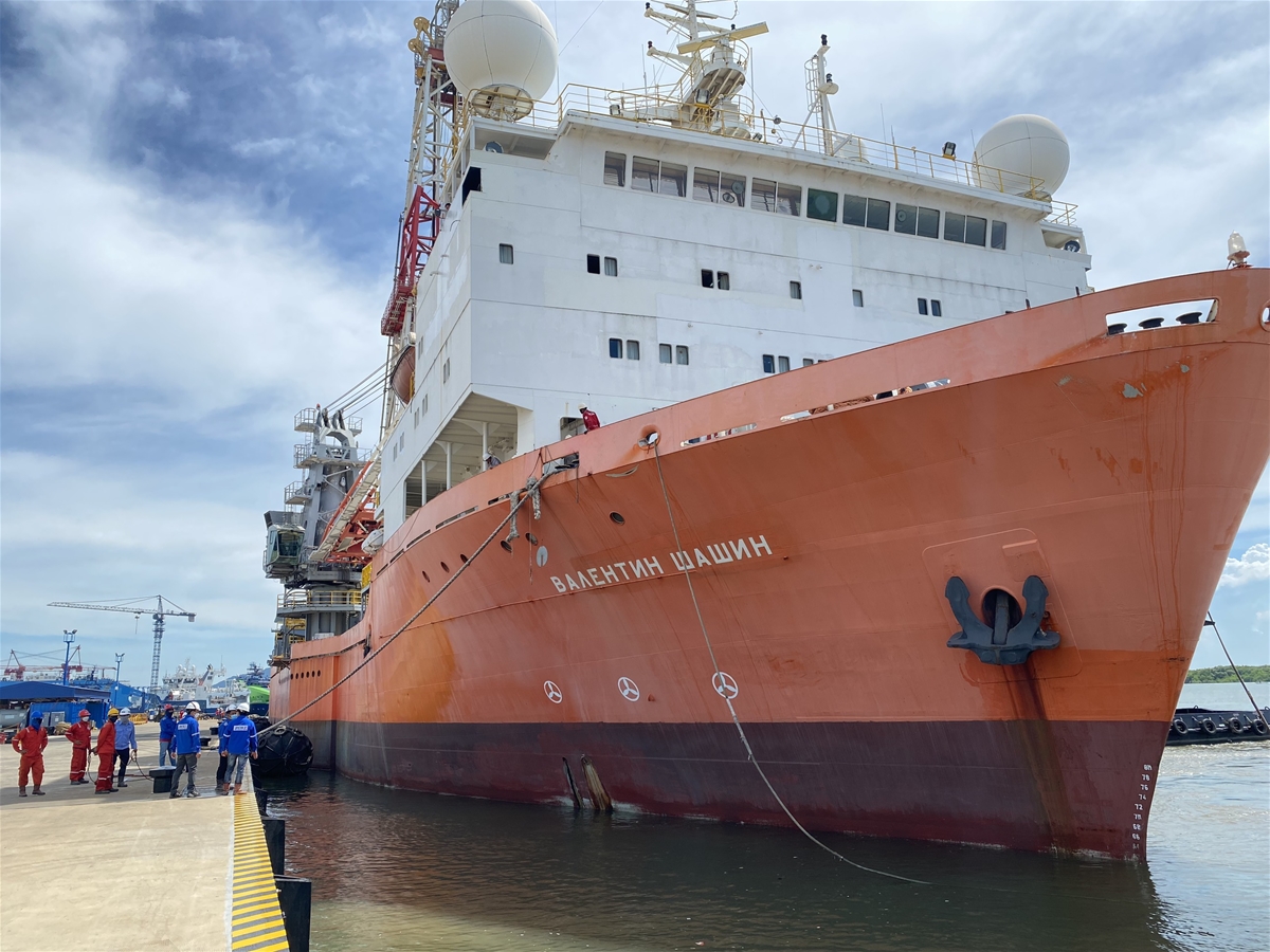 Cung cấp dịch vụ cầu cảng cho tàu DEEP VENTURE (LOA = 149.4M)