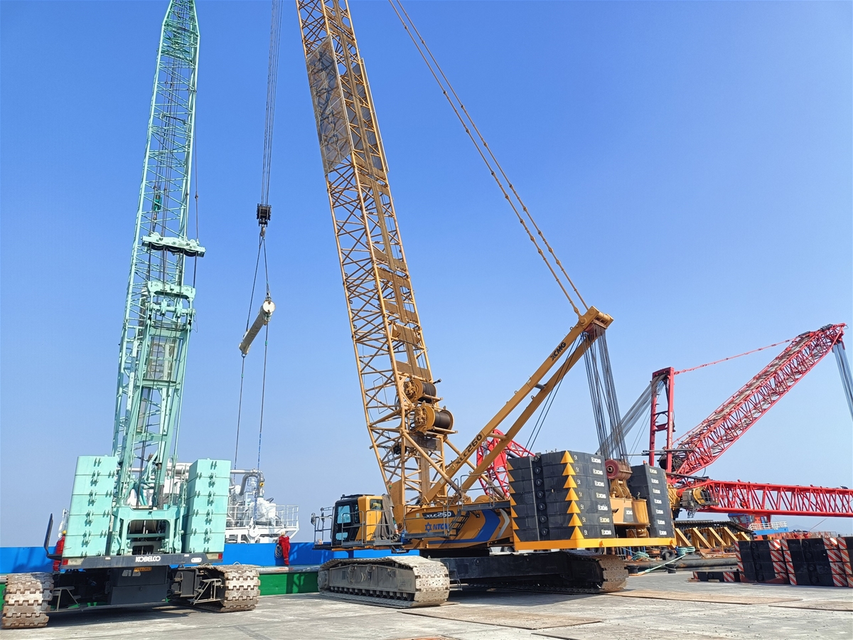Cung cấp dịch vụ bốc xếp, chằng buộc 01 CRD Skid 87 tấn và trung chuyển hàng hóa nội địa bằng sà lan