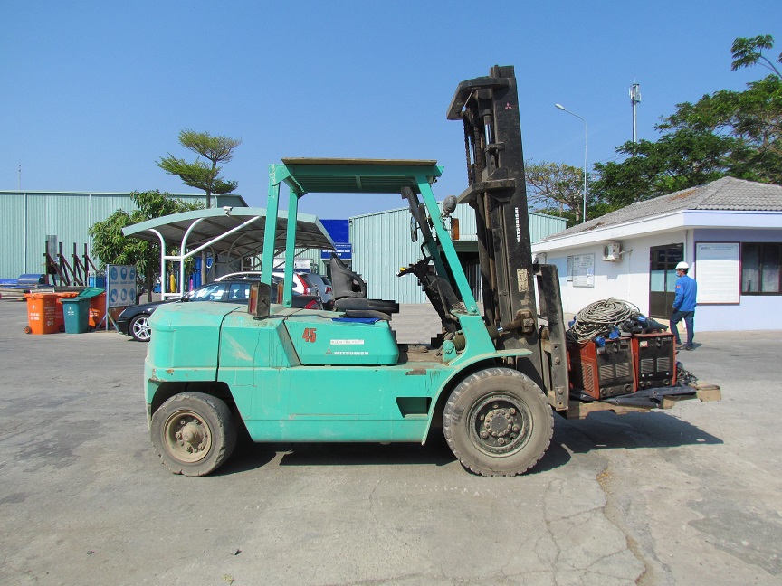 Xe nâng 5 tấn