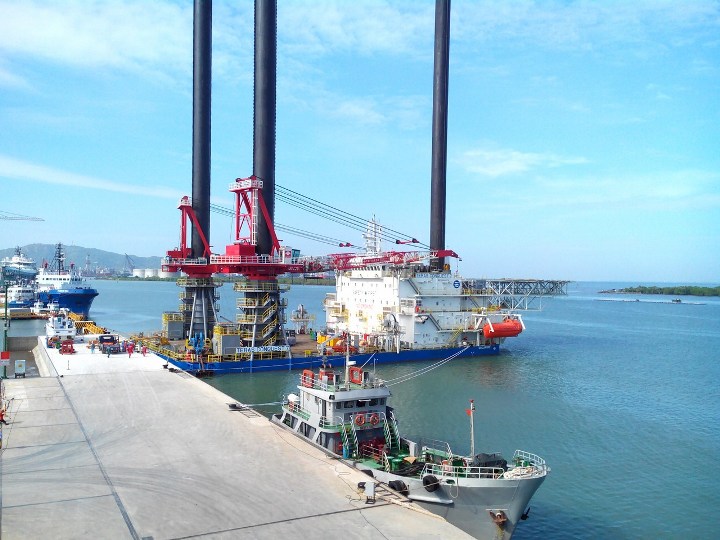 Provision of logistics service, serving jetty mooring, maintenance liftboat H1015. 2 - Con tract No.: DXP-Q-1014-037